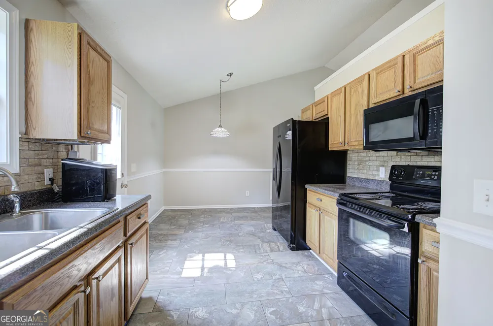 49 Indian Hills DR Rydal, GA 30171