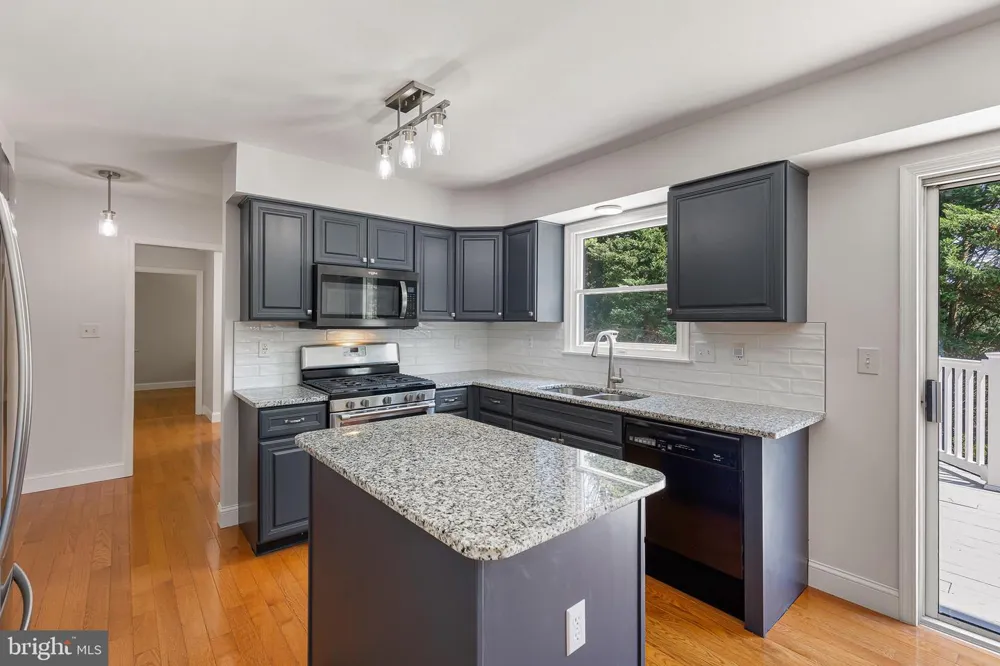119 E WILKERDEAN DRIVE E Newark, DE 19711