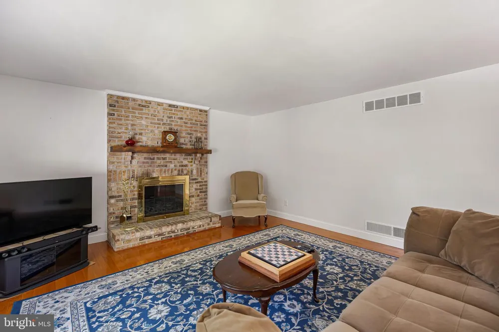 119 E WILKERDEAN DRIVE E Newark, DE 19711