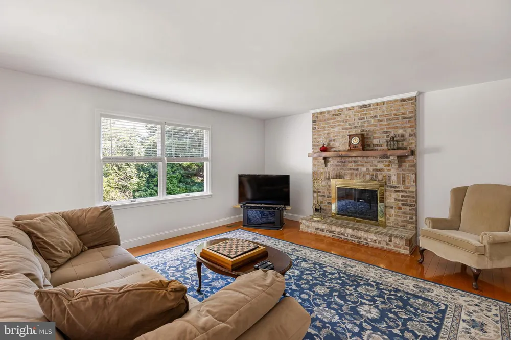 119 E WILKERDEAN DRIVE E Newark, DE 19711