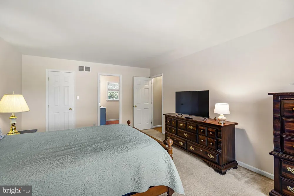 119 E WILKERDEAN DRIVE E Newark, DE 19711