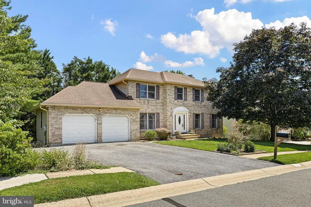 119 E WILKERDEAN DRIVE E Newark, DE 19711