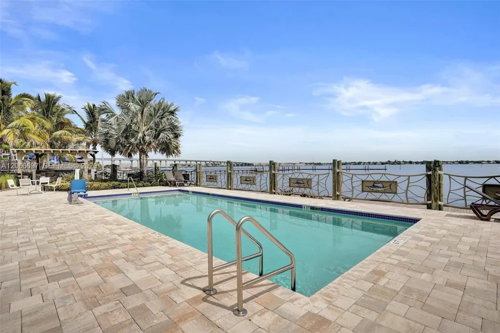 41 SW Seminole St #Unit #3-10 Stuart, FL 34994