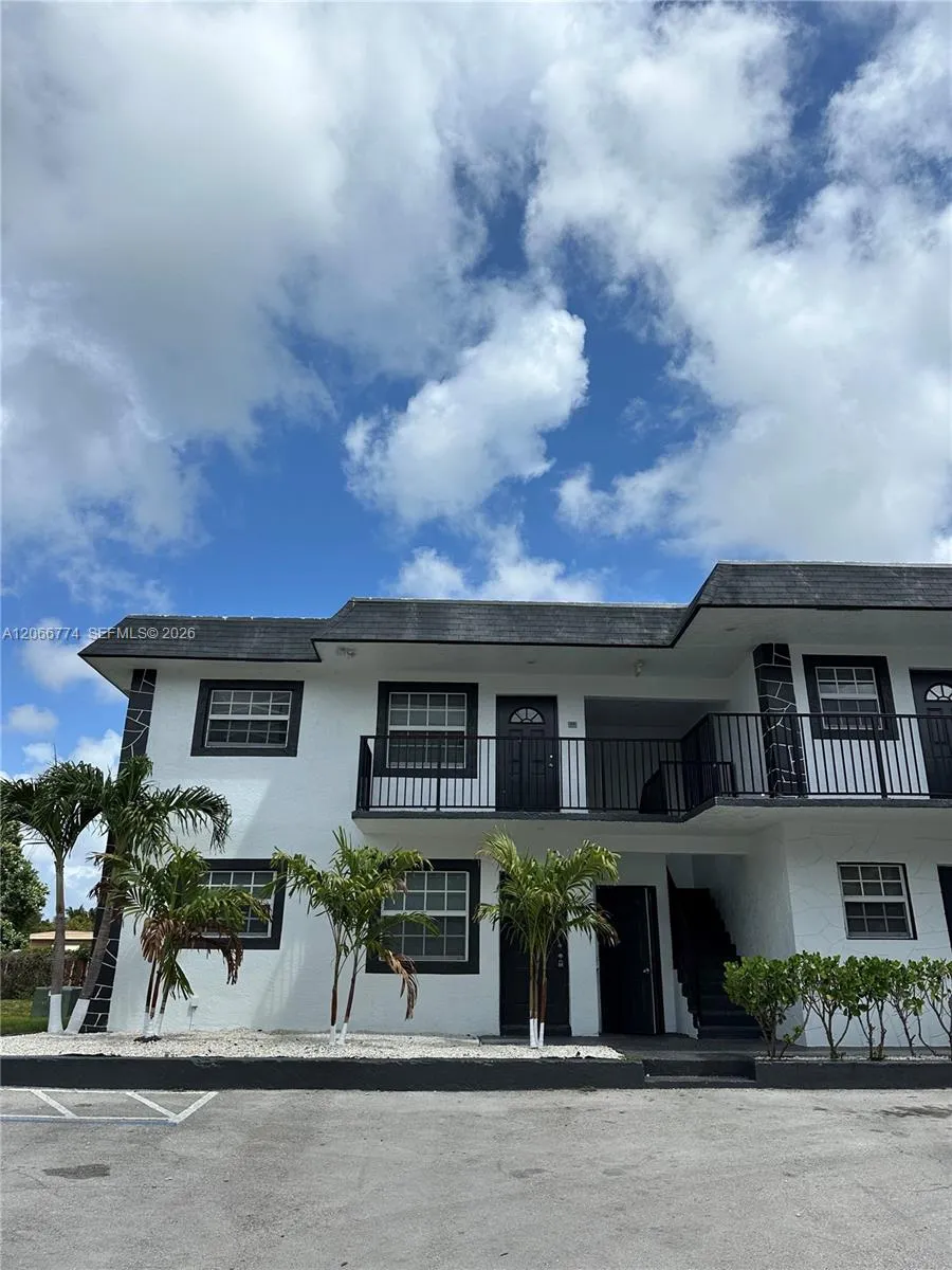 5621 SW 36th Ct #105 Davie, FL 33314
