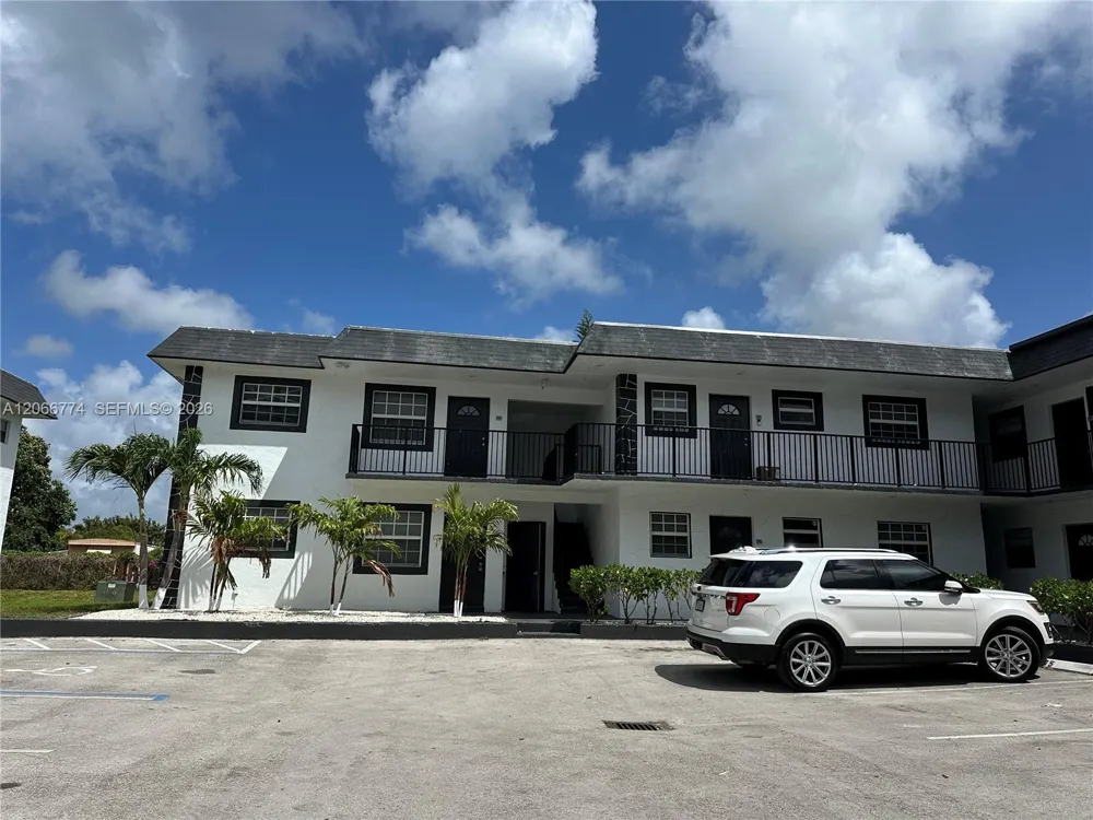 5621 SW 36th Ct #105 Davie, FL 33314