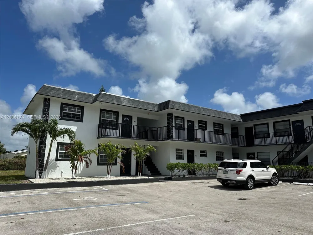 5621 SW 36th Ct #105 Davie, FL 33314
