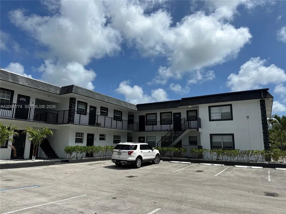 5621 SW 36th Ct #105 Davie, FL 33314