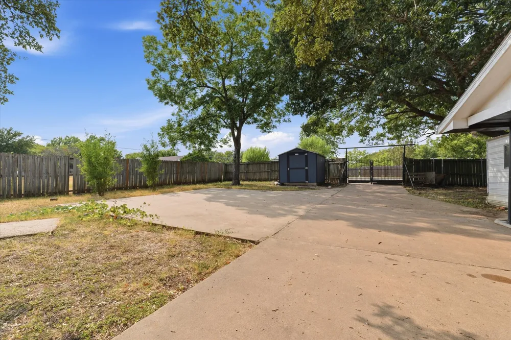 140 Towne West Drive Lorena, TX 76655
