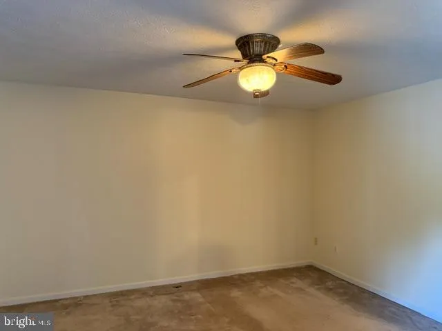4 E SHETLAND COURT Newark, DE 19711