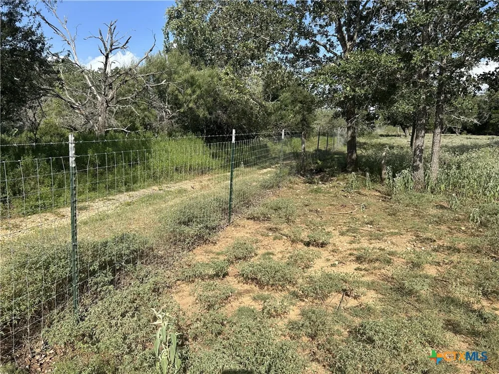 240 Private Road 4601 Road Waelder, TX 78959