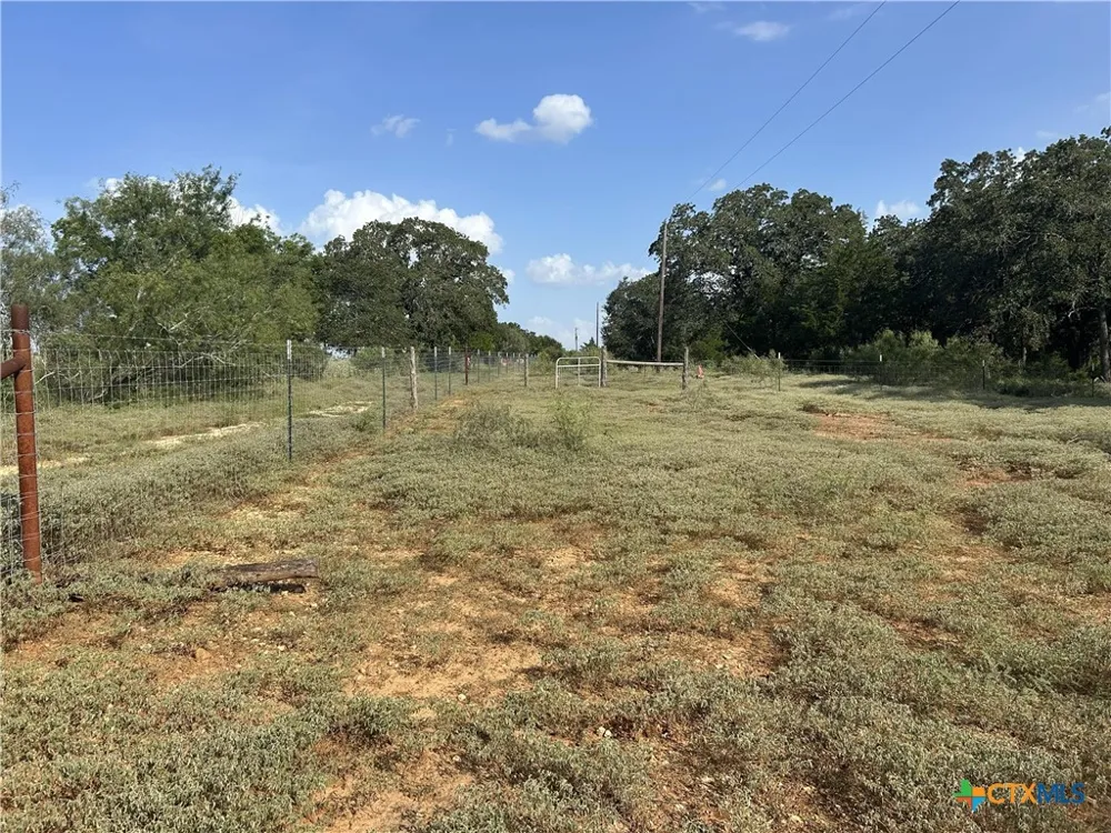 240 Private Road 4601 Road Waelder, TX 78959