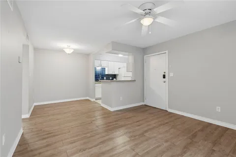 904 University Oaks Boulevard #123