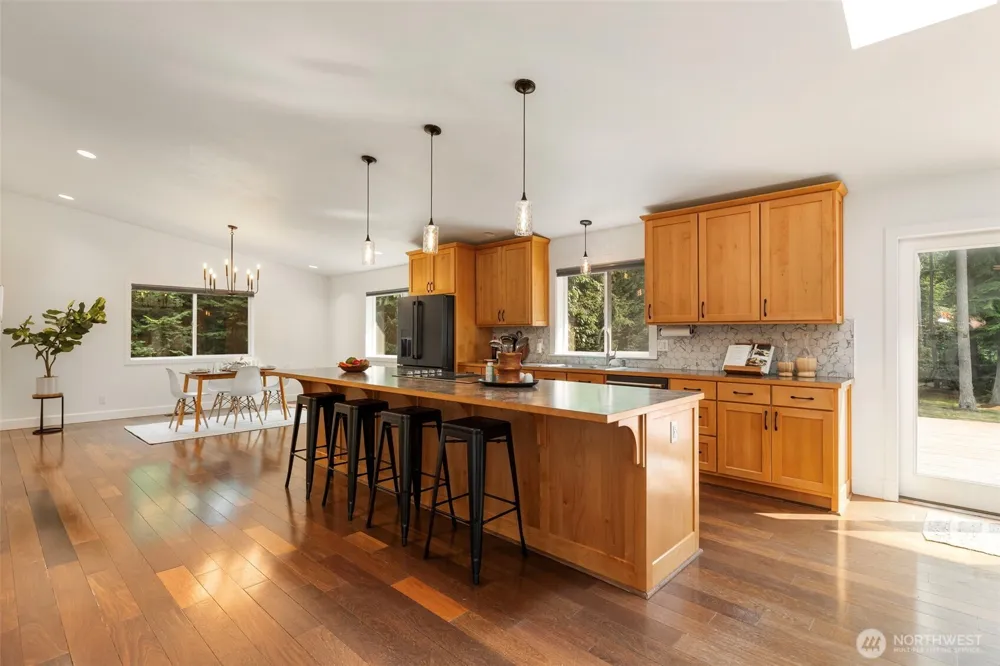 635 NE Stenman Lane Poulsbo, WA 98370
