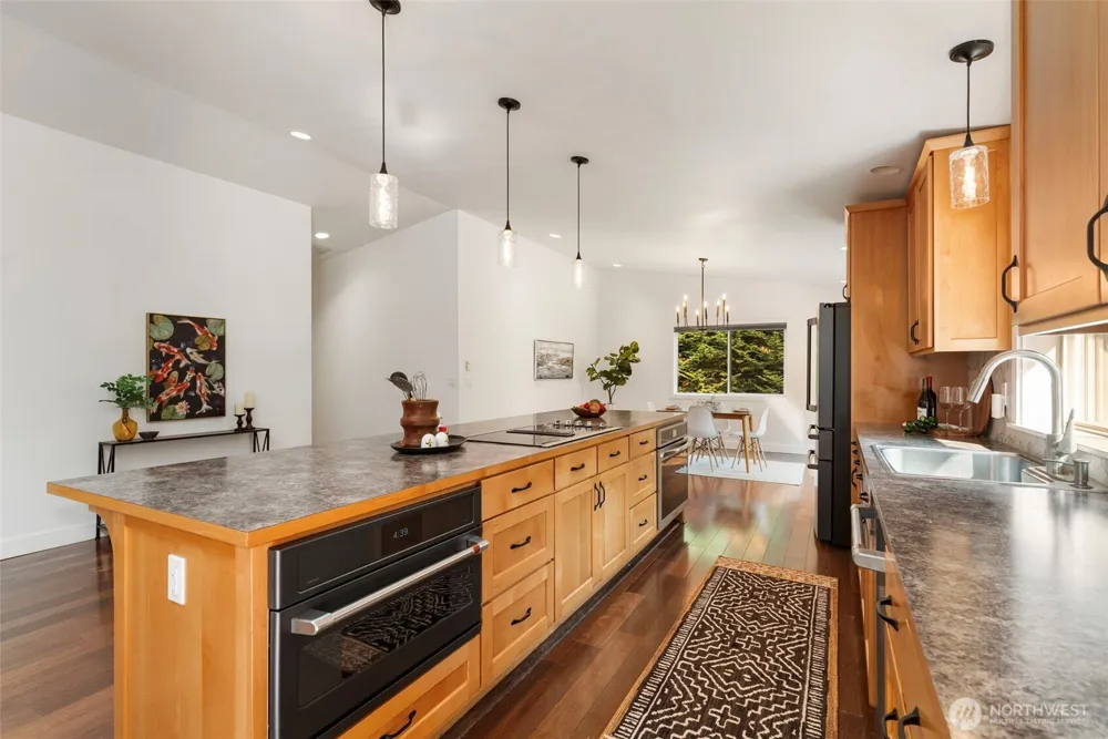 635 NE Stenman Lane Poulsbo, WA 98370