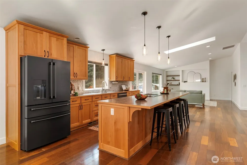 635 NE Stenman Lane Poulsbo, WA 98370