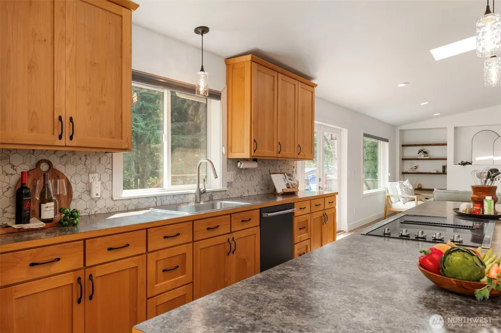 635 NE Stenman Lane Poulsbo, WA 98370