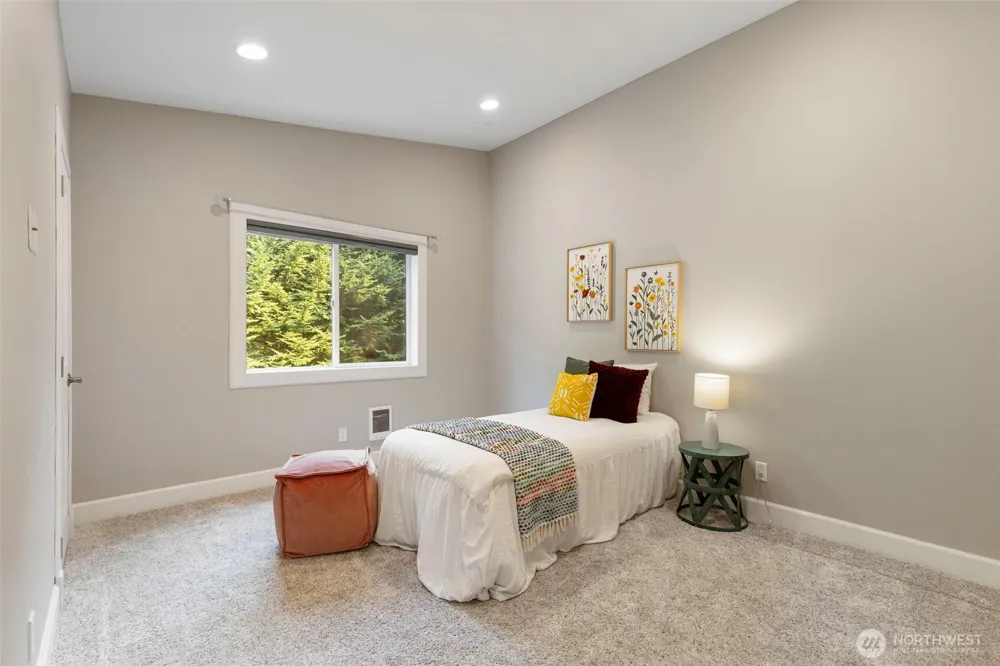 635 NE Stenman Lane Poulsbo, WA 98370