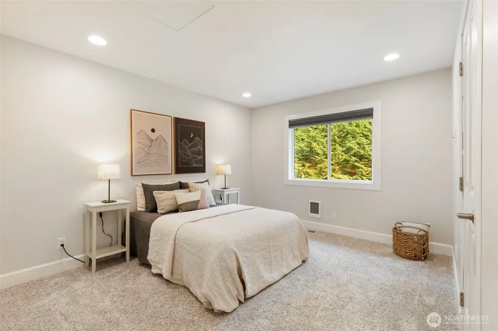 635 NE Stenman Lane Poulsbo, WA 98370