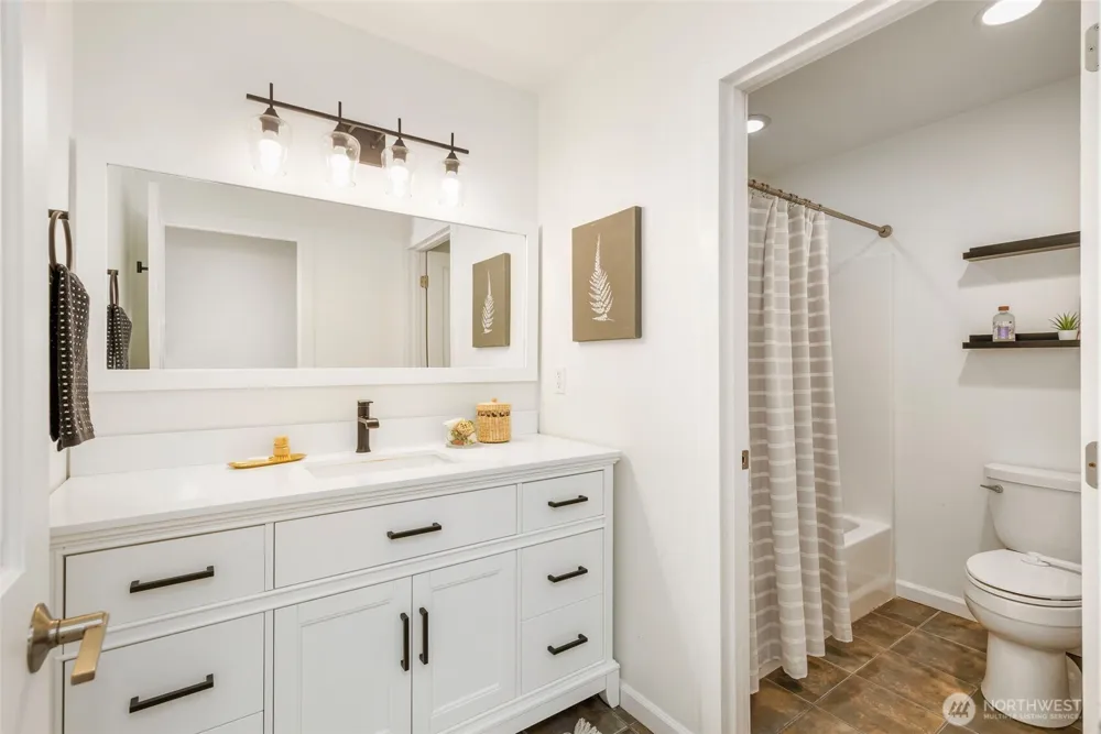 635 NE Stenman Lane Poulsbo, WA 98370