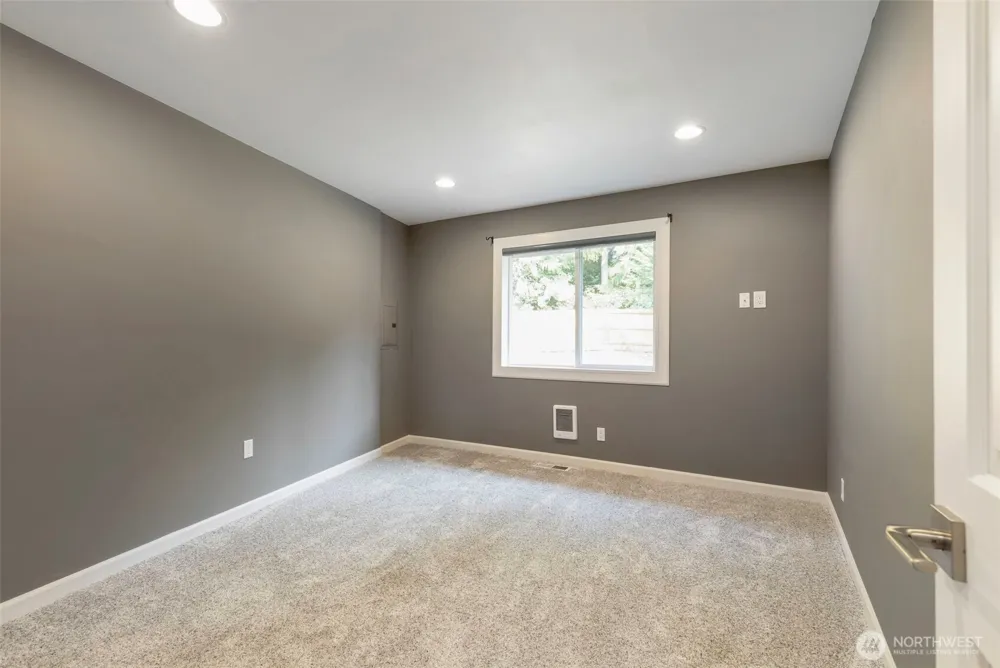 635 NE Stenman Lane Poulsbo, WA 98370