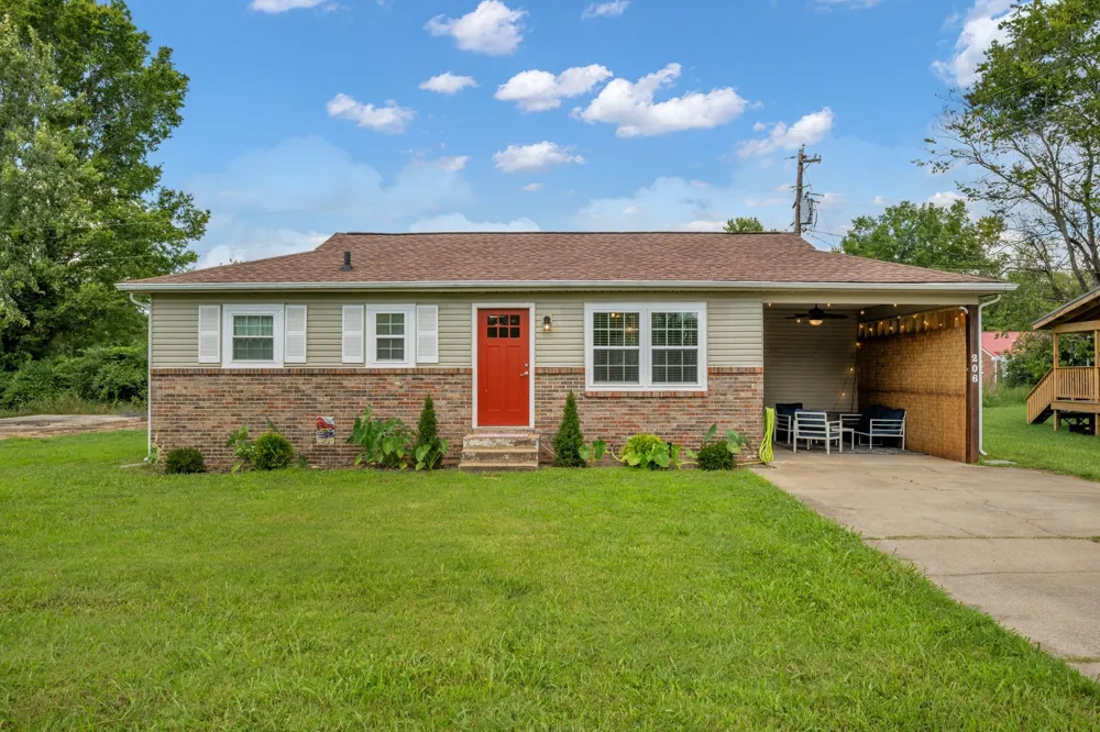 206 Murphree Ave Waverly, TN 37185
