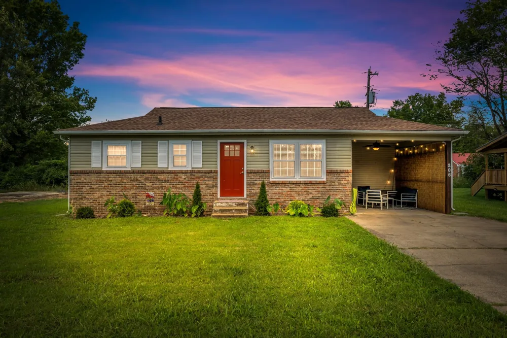 206 Murphree Ave Waverly, TN 37185