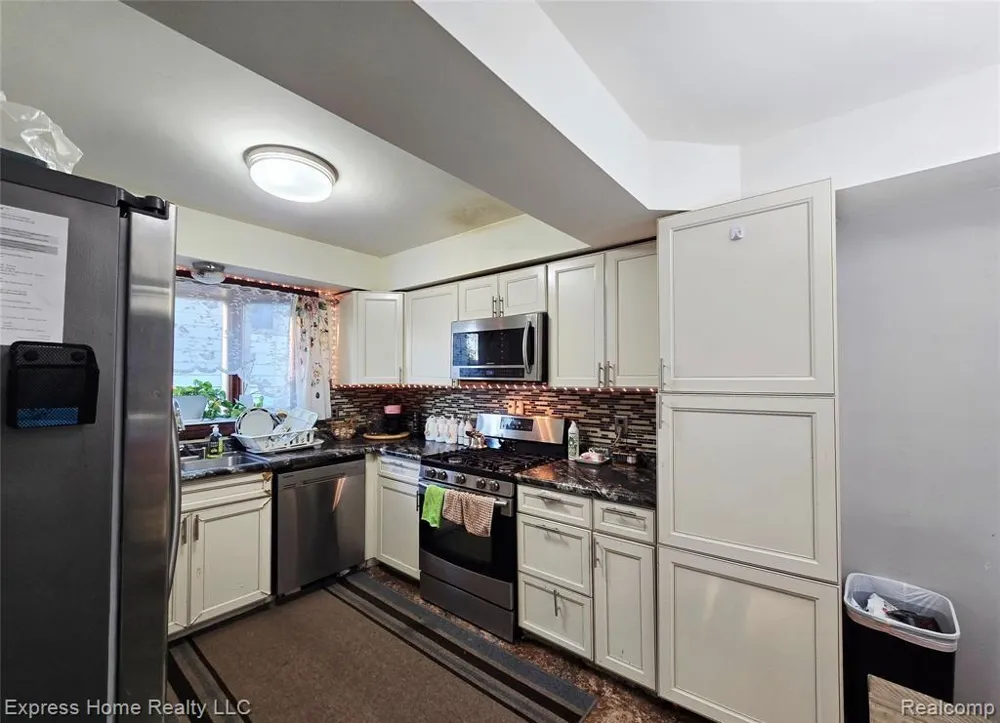 36177 Waltham Drive Sterling Heights City, MI 48310