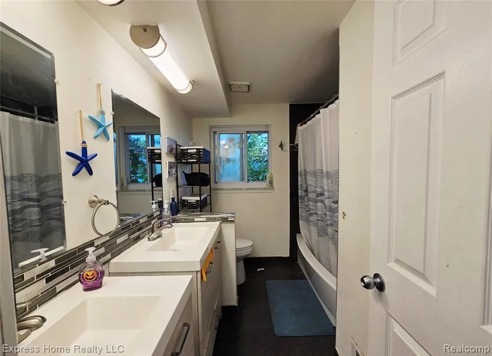 36177 Waltham Drive Sterling Heights City, MI 48310
