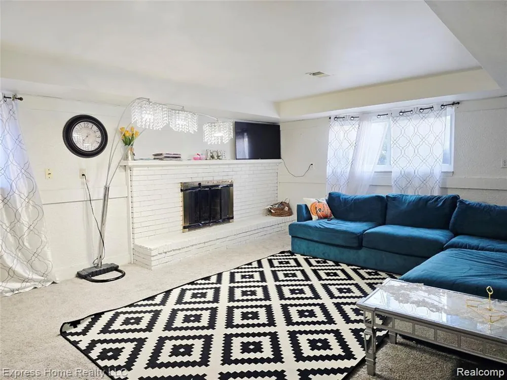 36177 Waltham Drive Sterling Heights City, MI 48310
