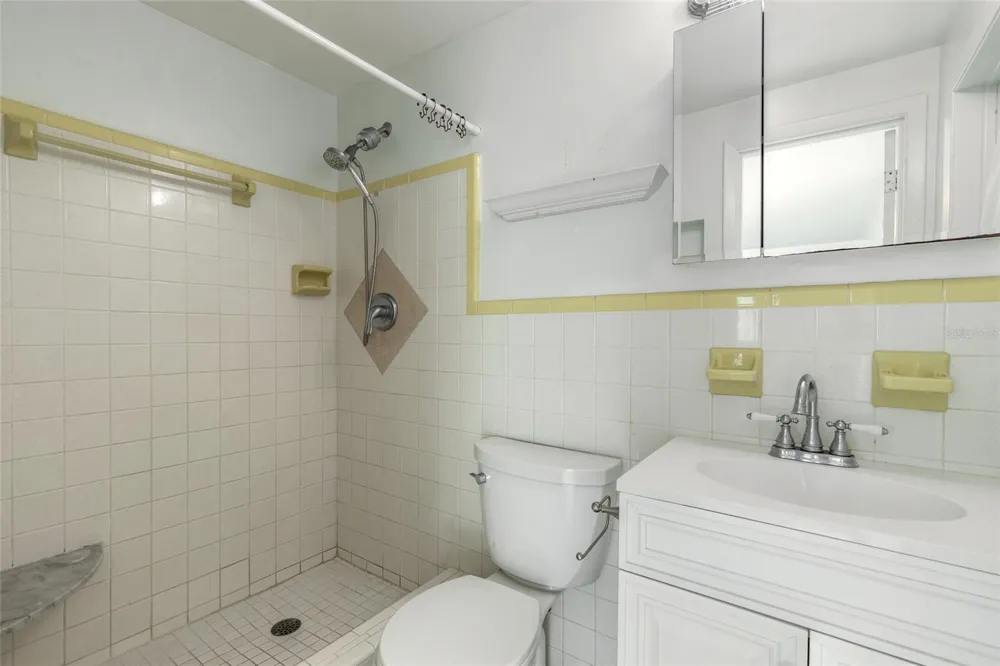 808 E 16TH AVENUE New Smyrna Beach, FL 32169