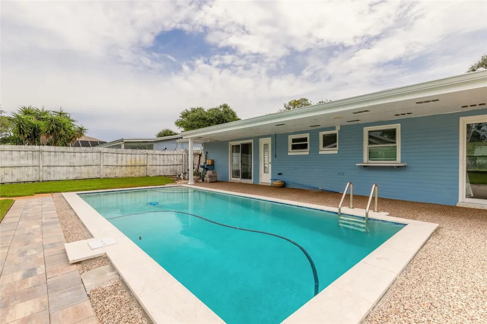 808 E 16TH AVENUE New Smyrna Beach, FL 32169