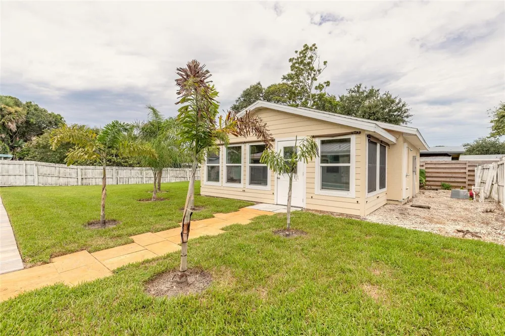 808 E 16TH AVENUE New Smyrna Beach, FL 32169