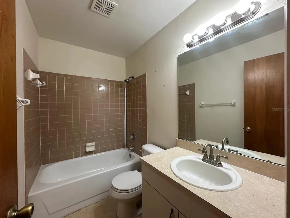 2050 SAN MARCOS DRIVE SE #214 Winter Haven, FL 33880