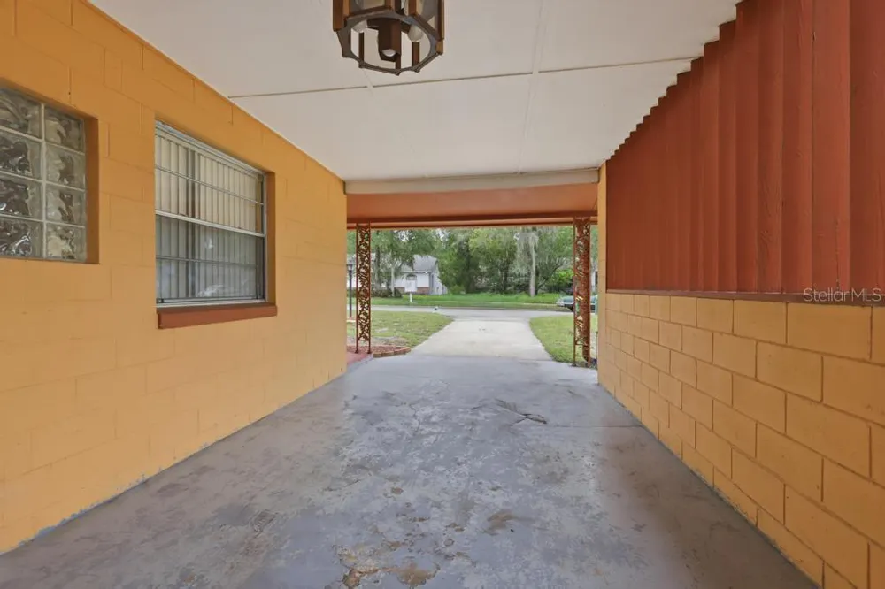 812 W FRANKLIN AVENUE Deland, FL 32720