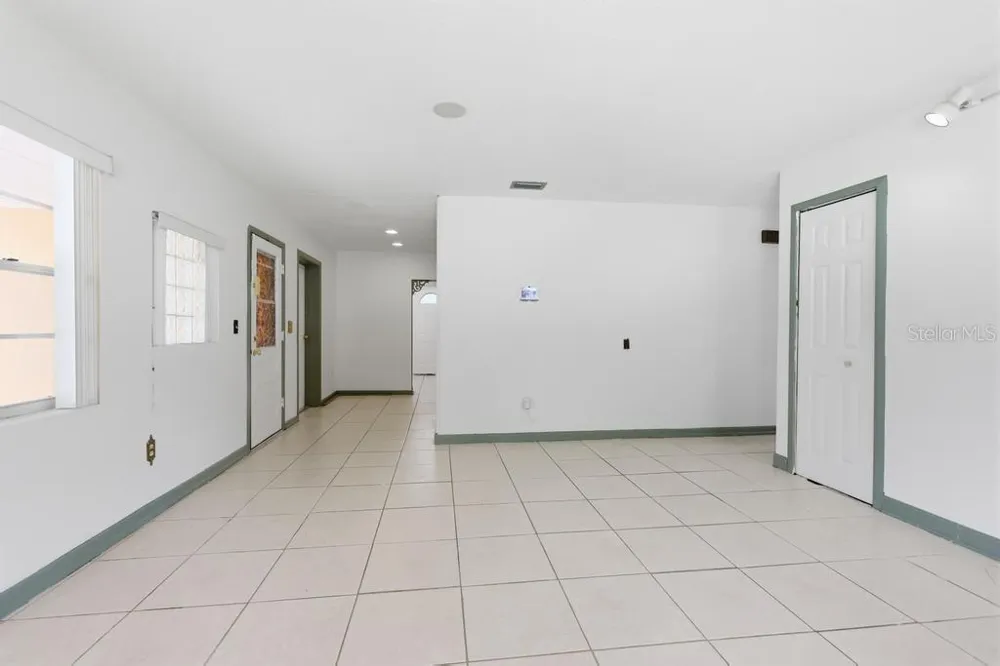 812 W FRANKLIN AVENUE Deland, FL 32720