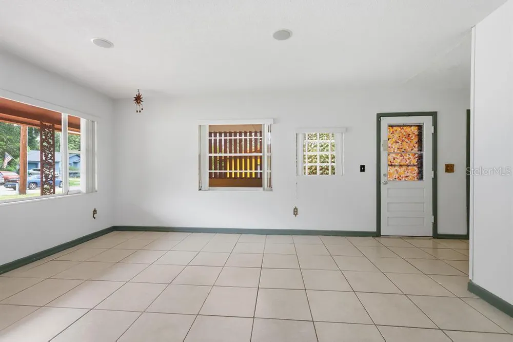 812 W FRANKLIN AVENUE Deland, FL 32720