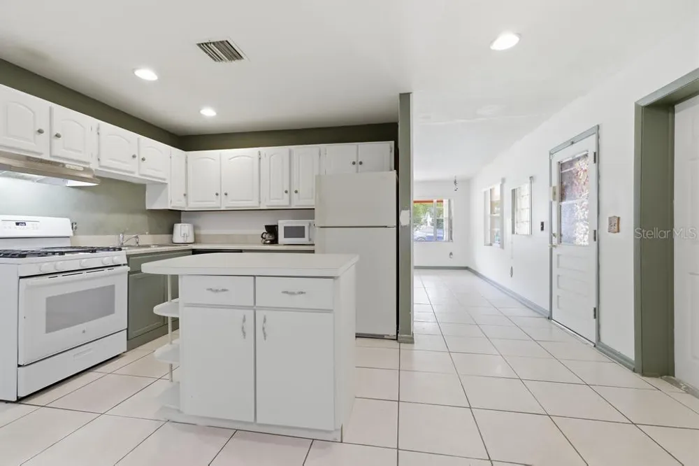 812 W FRANKLIN AVENUE Deland, FL 32720