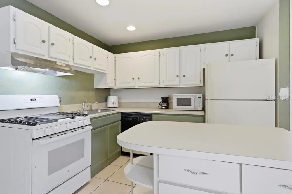 812 W FRANKLIN AVENUE Deland, FL 32720