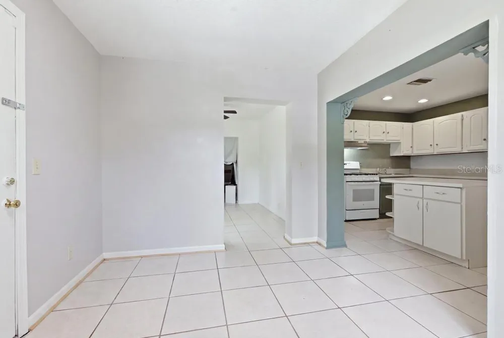 812 W FRANKLIN AVENUE Deland, FL 32720