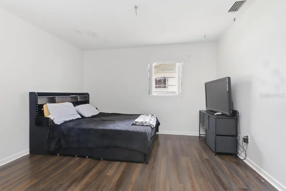 812 W FRANKLIN AVENUE Deland, FL 32720