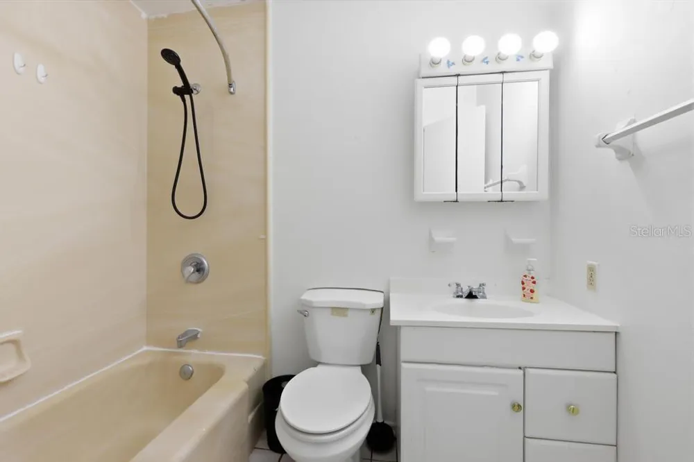 812 W FRANKLIN AVENUE Deland, FL 32720