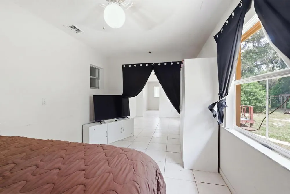 812 W FRANKLIN AVENUE Deland, FL 32720