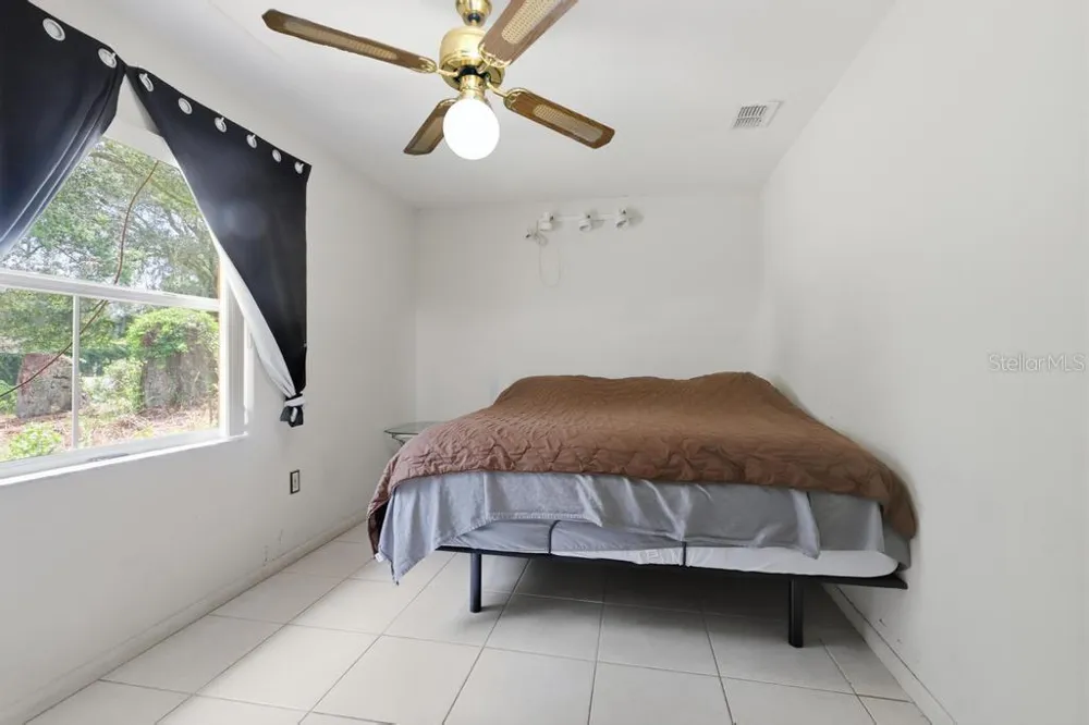 812 W FRANKLIN AVENUE Deland, FL 32720