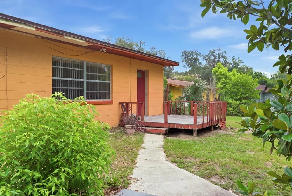 812 W FRANKLIN AVENUE Deland, FL 32720
