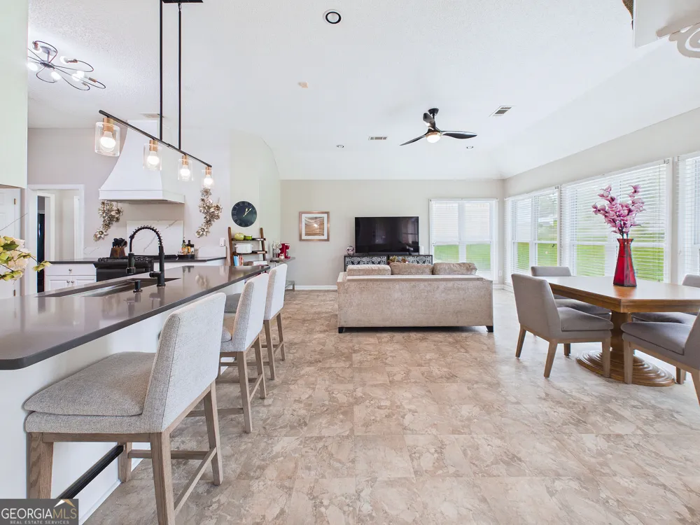 115 Raintree DR Warner Robins, GA 31088