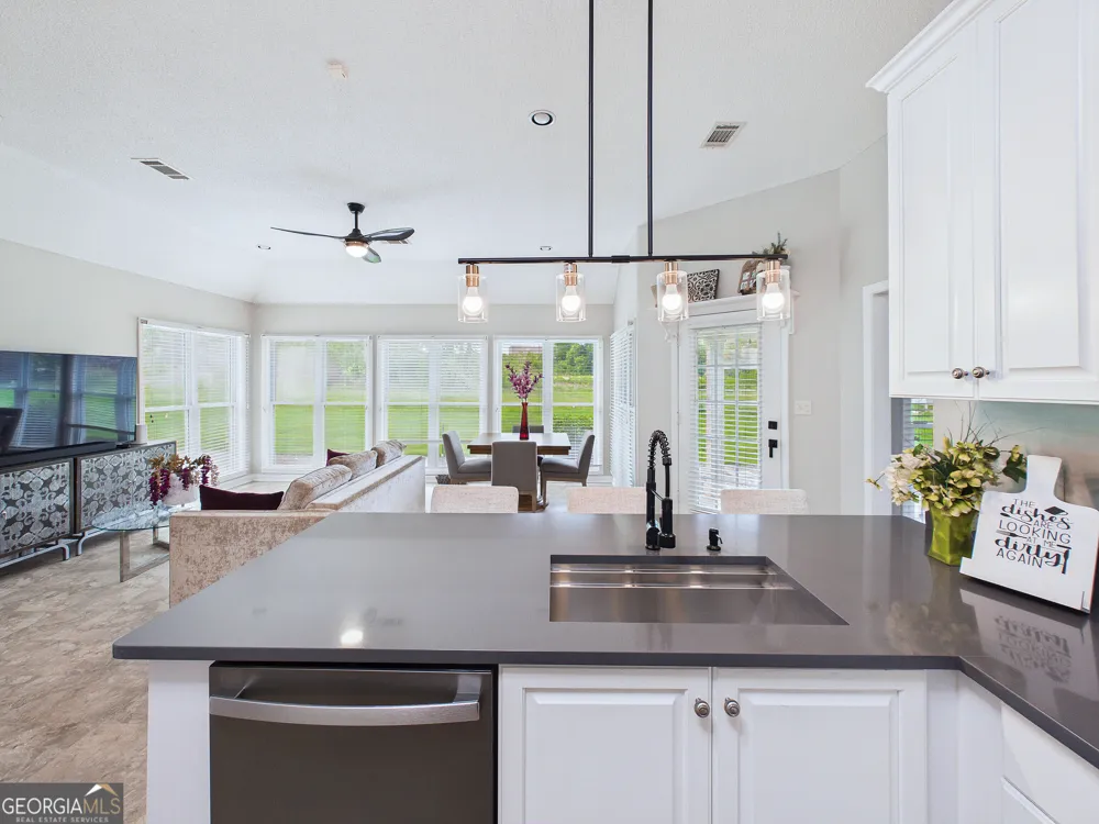 115 Raintree DR Warner Robins, GA 31088