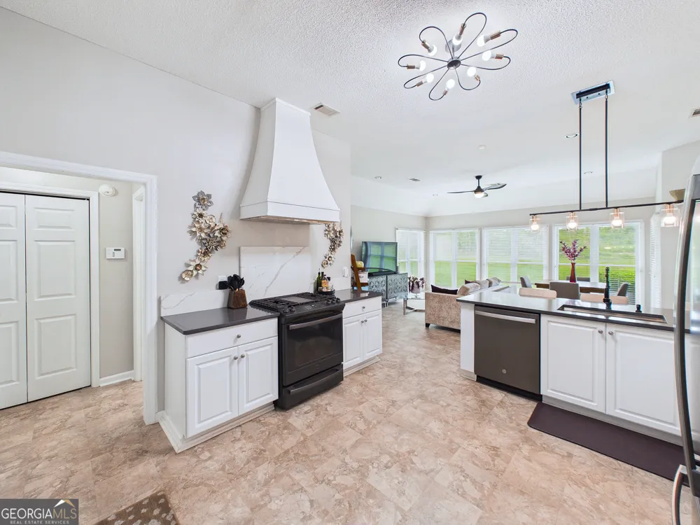 115 Raintree DR Warner Robins, GA 31088