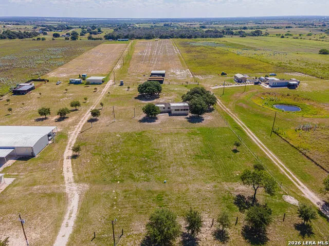 3424 County Road 307 La Vernia, TX 78121