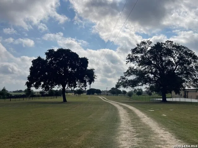 3424 County Road 307 La Vernia, TX 78121