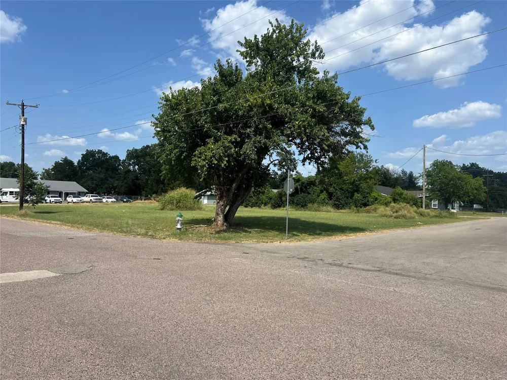 1706 Main Street Bonham, TX 75418
